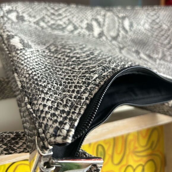 Vintage y2k 00s 2000s faux snake skin shoulder bag by Cornell - Picture 9 of 16